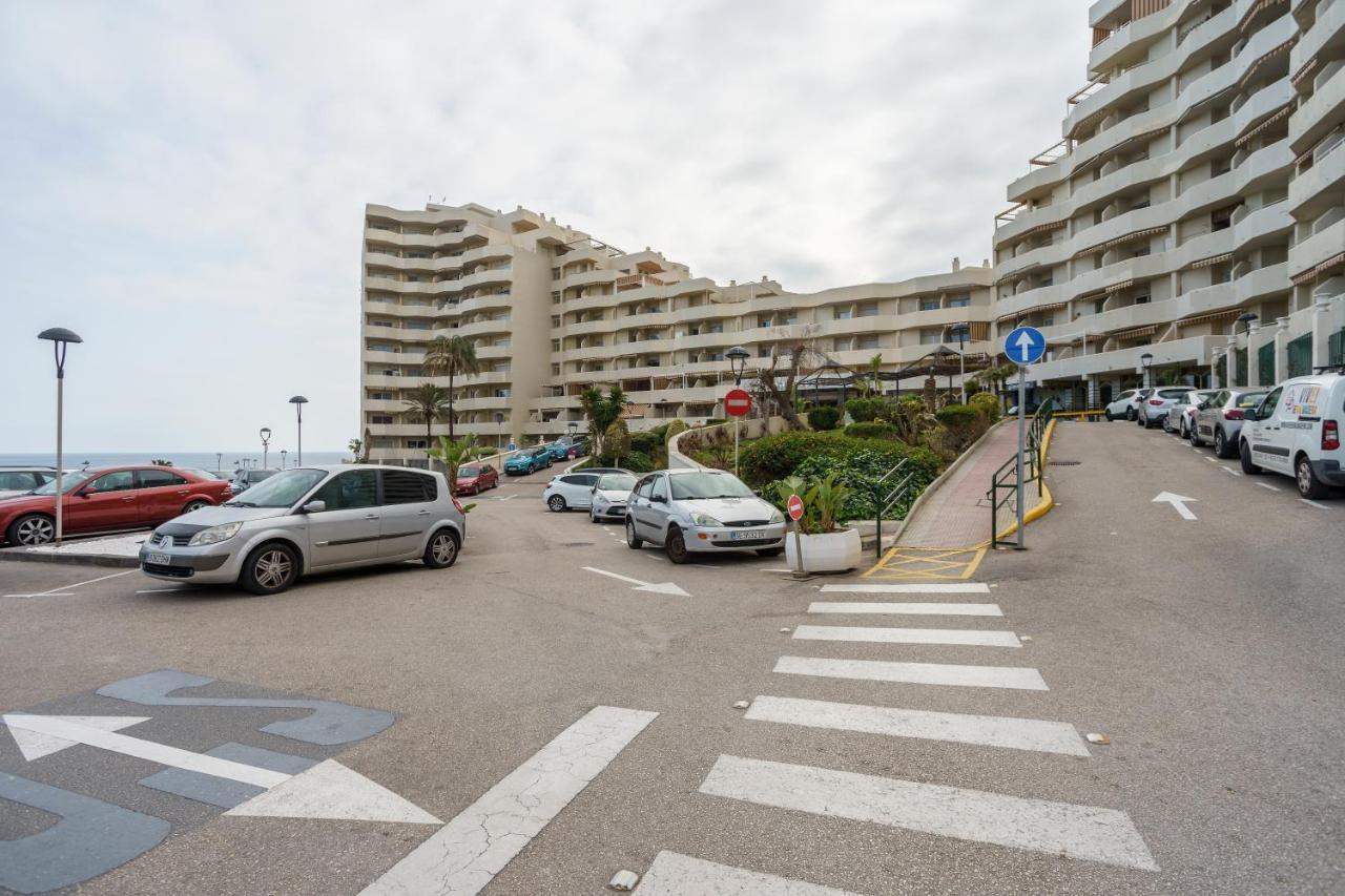 Seaview Beachfront Studio With Aqua Park & Balcony Benalmádena Szoba fotó