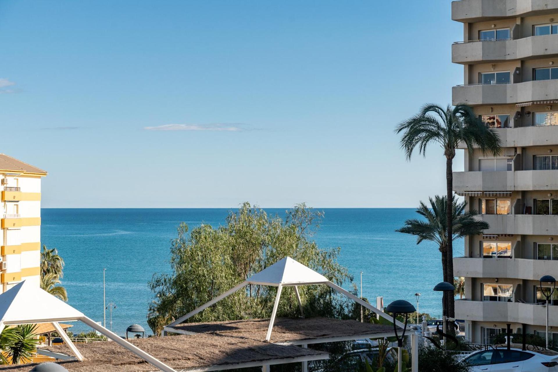 Seaview Beachfront Studio With Aqua Park & Balcony Benalmádena Kültér fotó