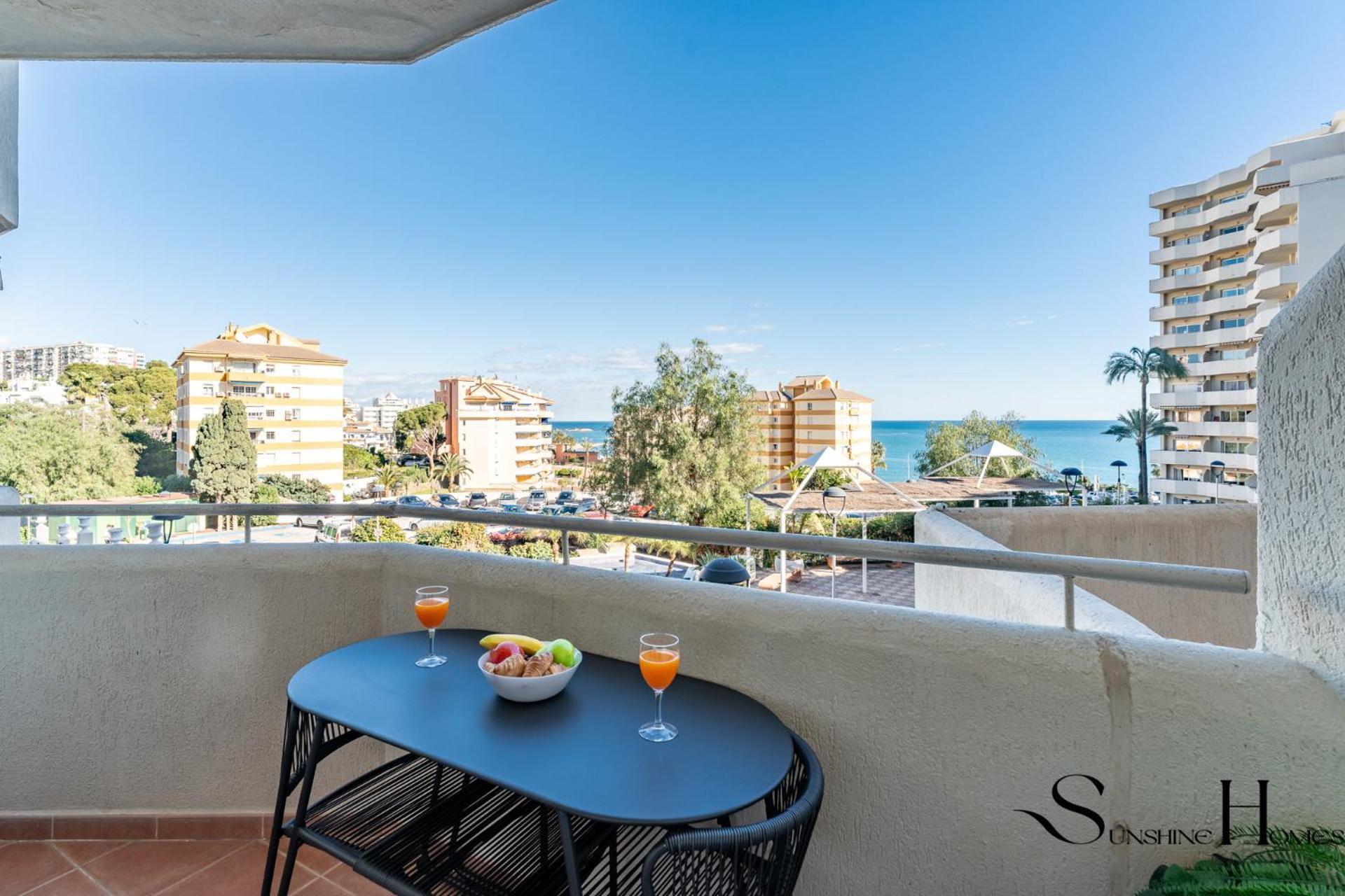 Seaview Beachfront Studio With Aqua Park & Balcony Benalmádena Kültér fotó