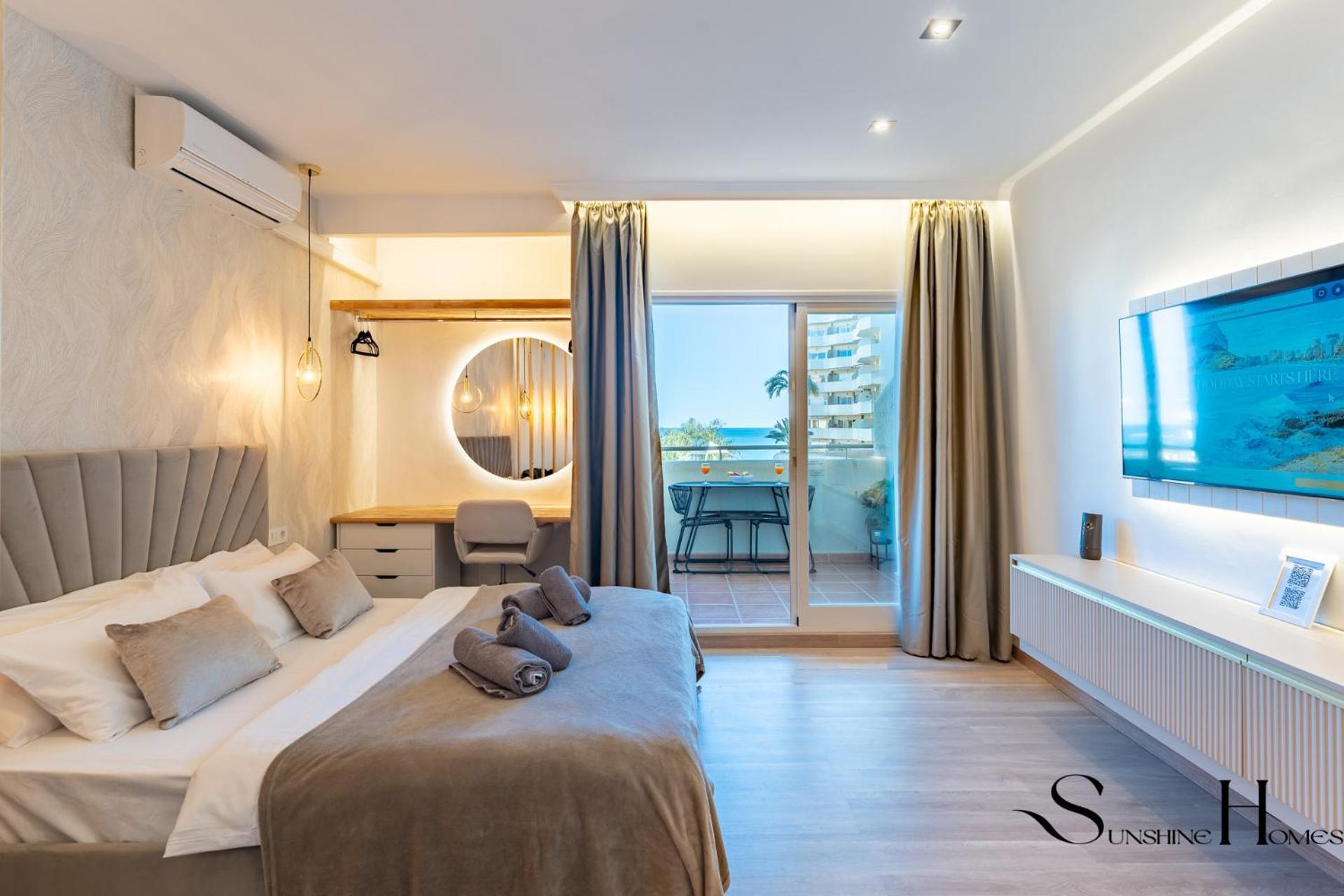 Seaview Beachfront Studio With Aqua Park & Balcony Benalmádena Kültér fotó