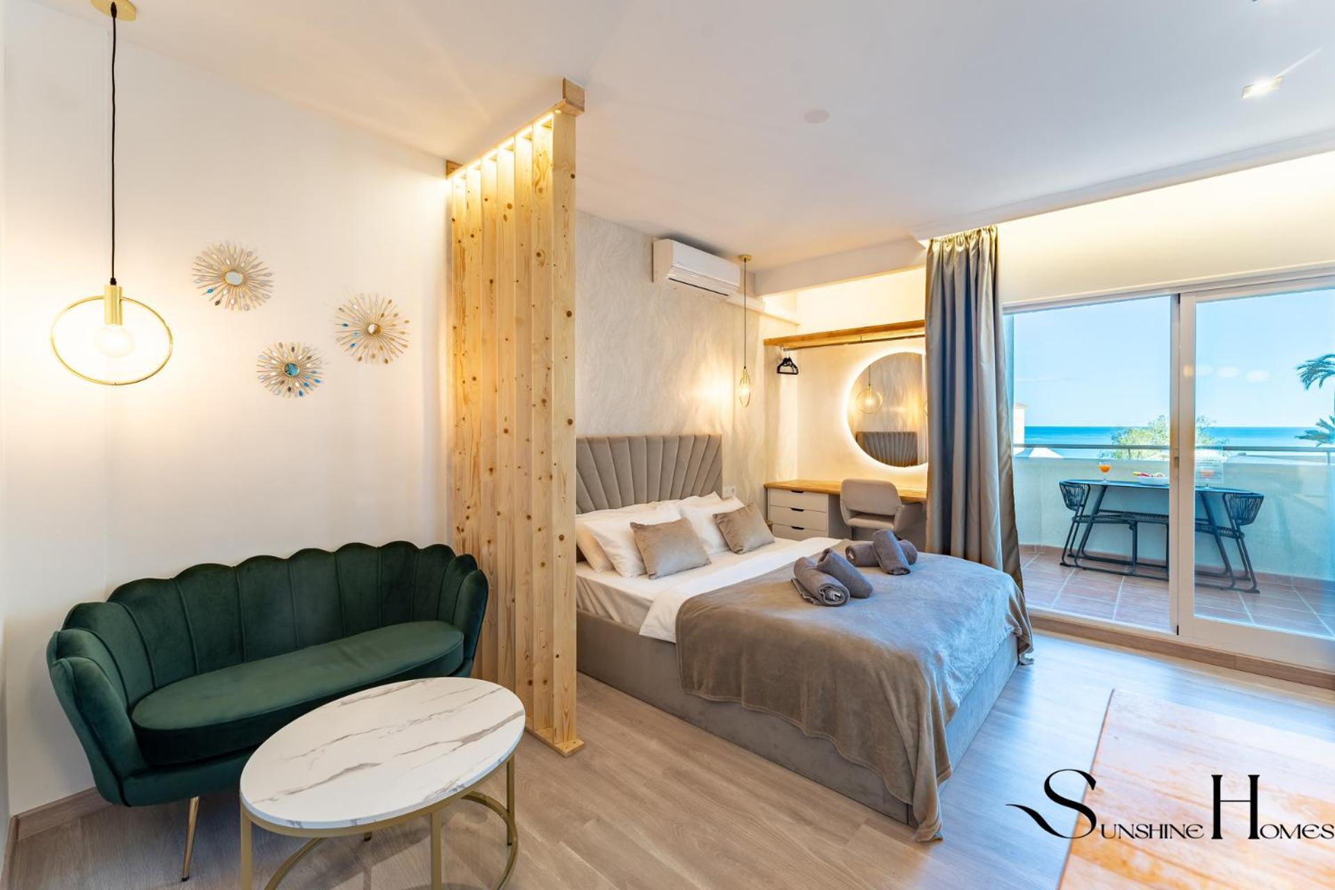Seaview Beachfront Studio With Aqua Park & Balcony Benalmádena Kültér fotó