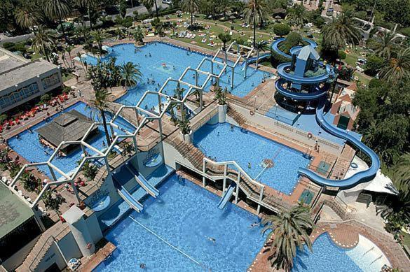 Seaview Beachfront Studio With Aqua Park & Balcony Benalmádena Kültér fotó