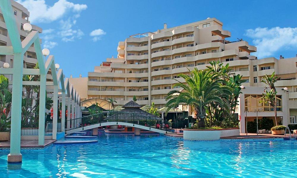Seaview Beachfront Studio With Aqua Park & Balcony Benalmádena Kültér fotó